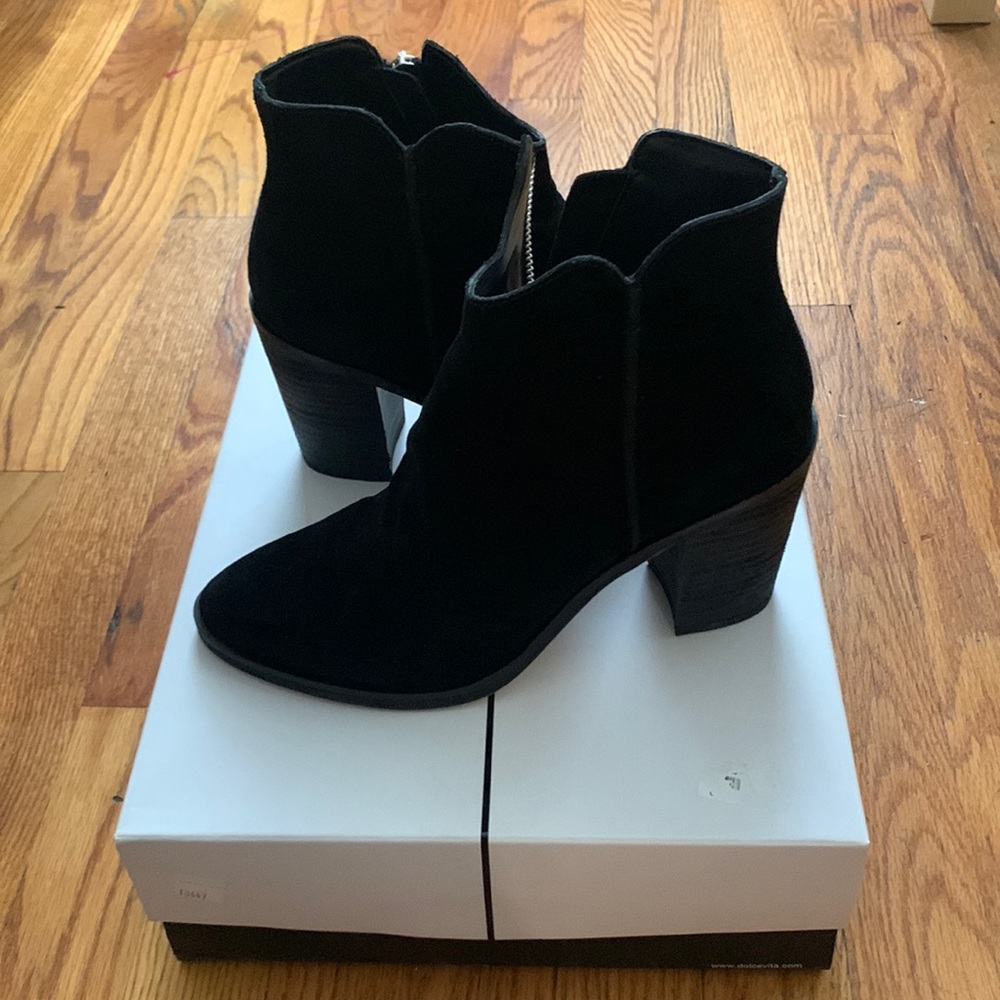 Dolce Vita Seyon black suede booties size 7.5